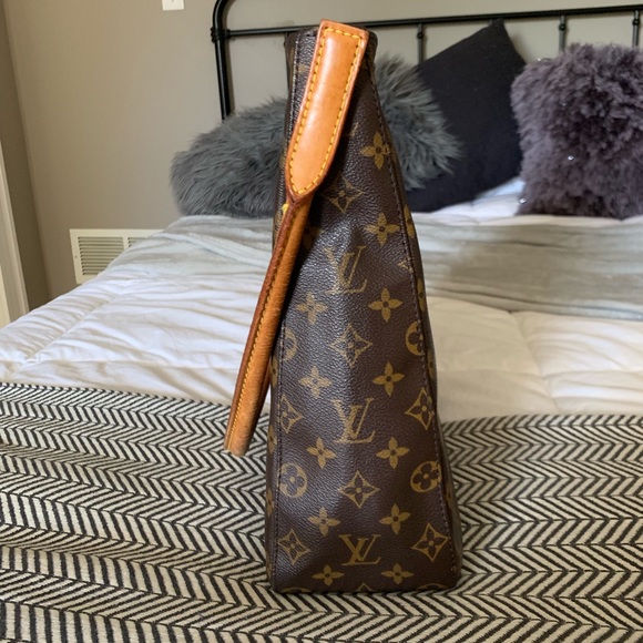 LOUIS VUITTON Monogram Looping GM - Picture 4 of 8